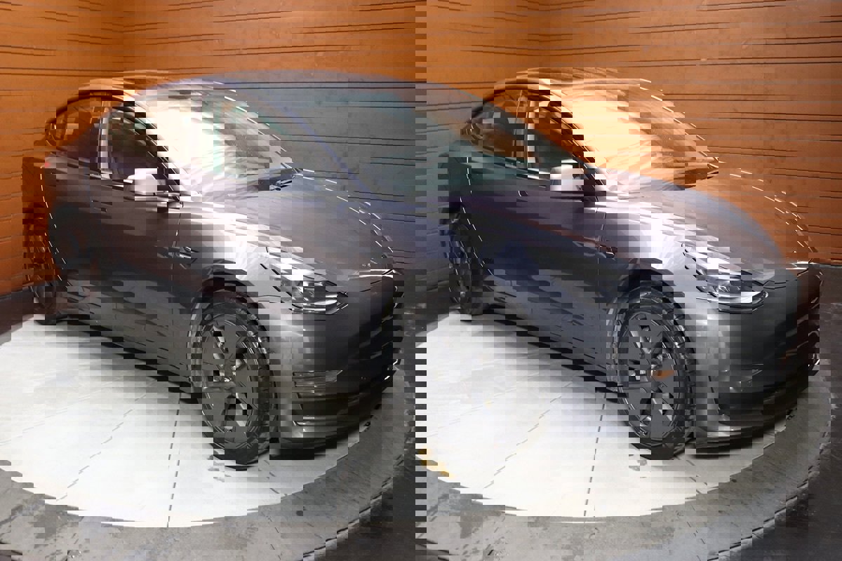 Used 2023 Tesla Model 3 Standard Range image 17