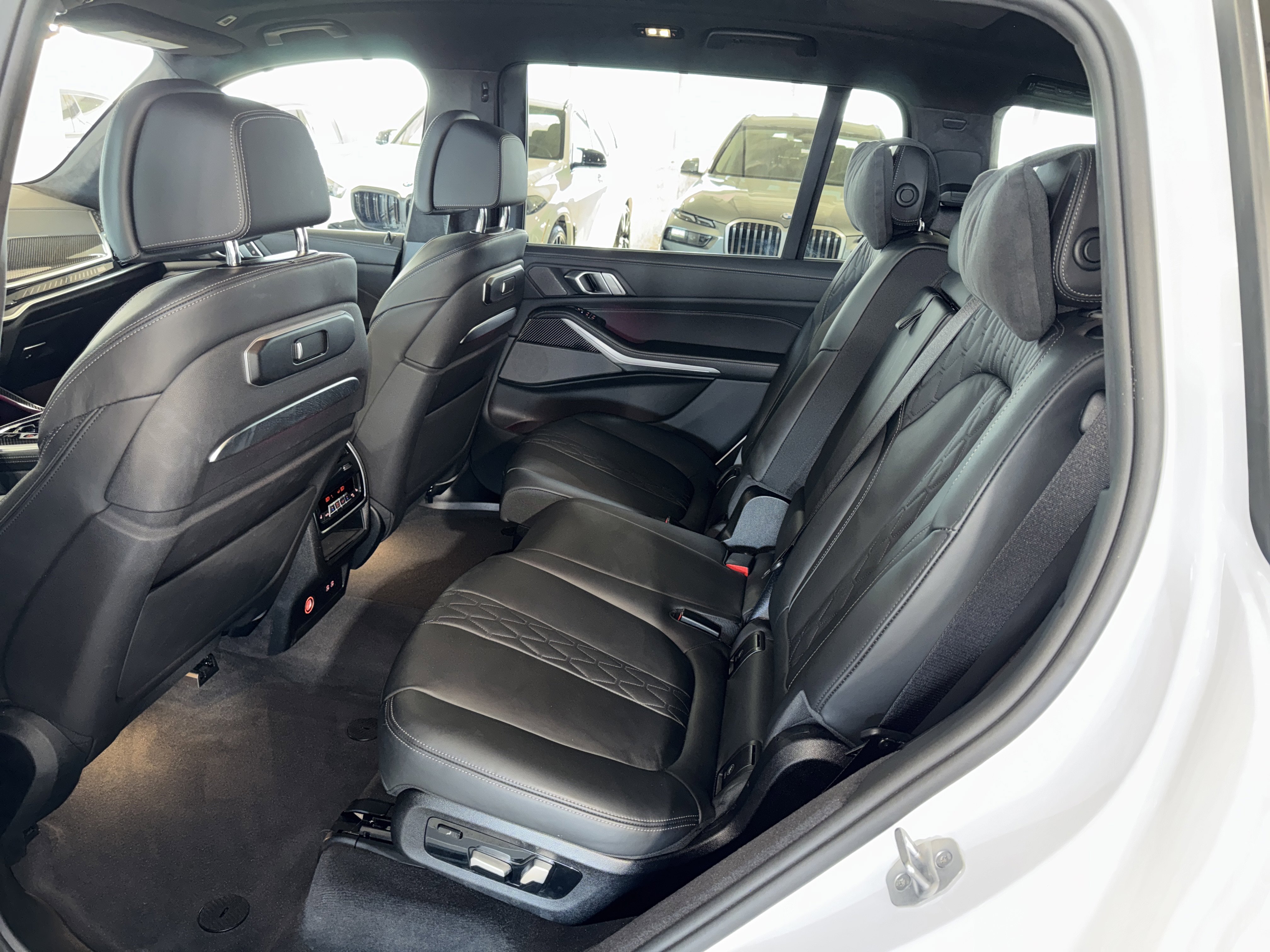 Used 2026 BMW X7 M60i image 16