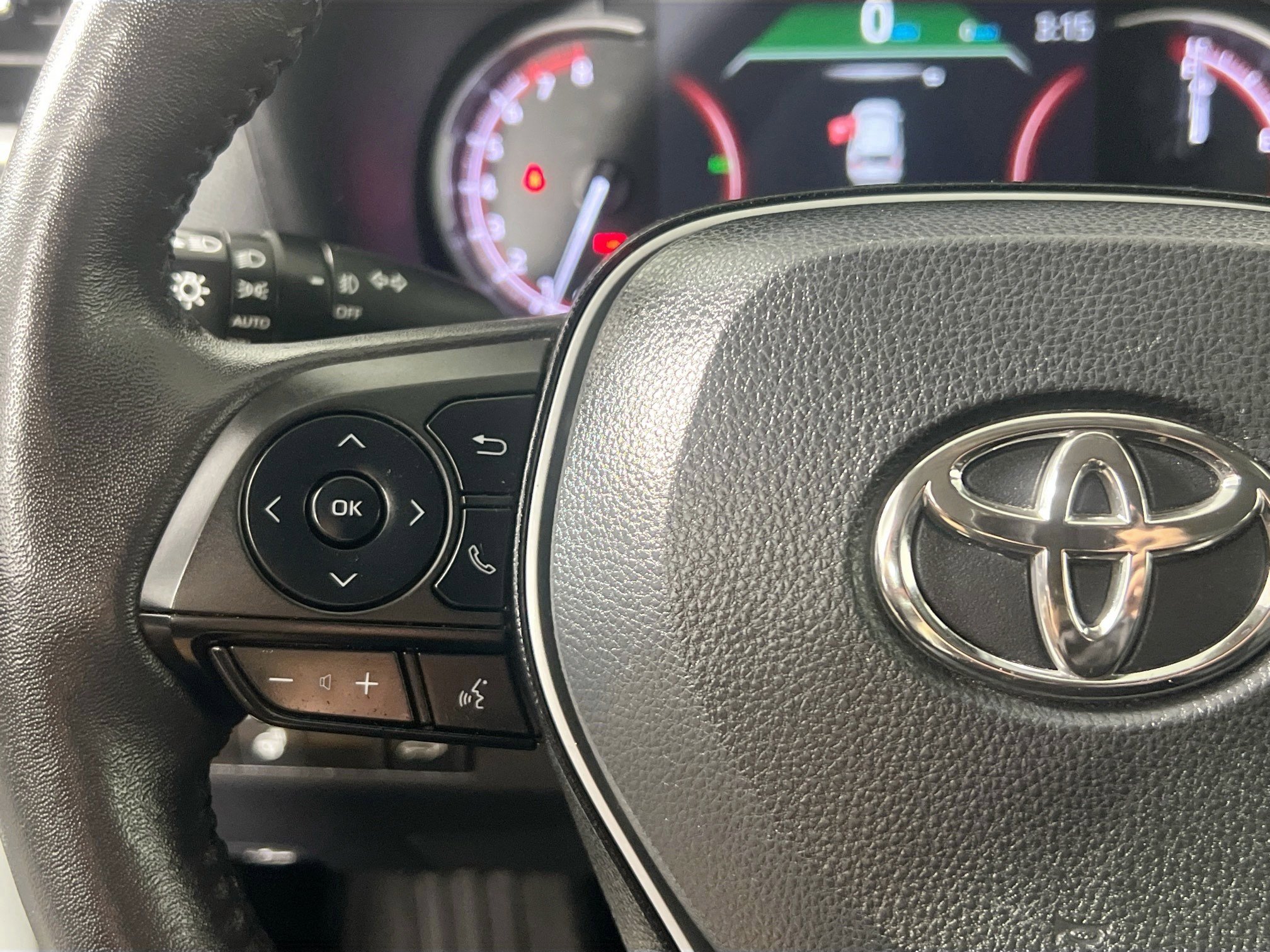 Used 2023 Toyota RAV4 XLE Premium AWD/4WD image 17