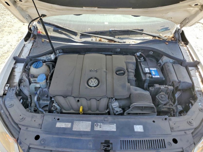 Used 2013 Volkswagen Passat 2.5 SE image 9