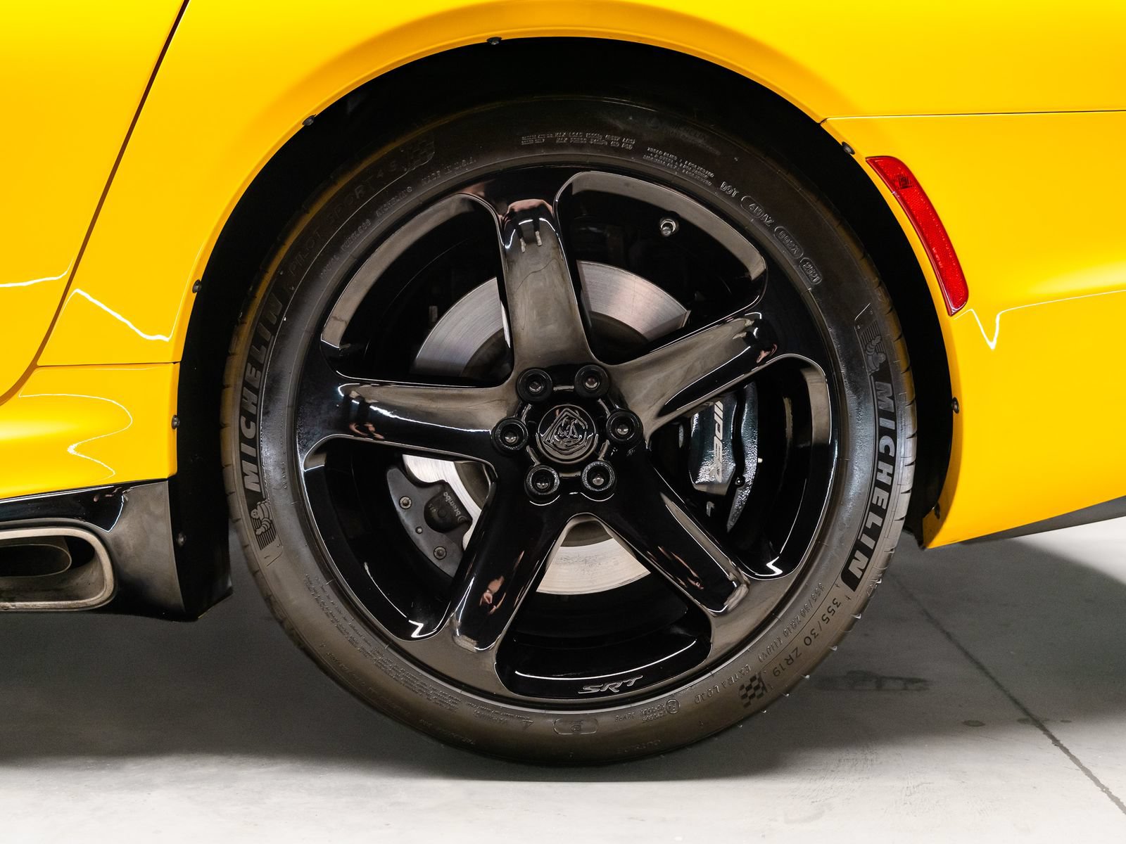 Used 2014 SRT Viper SRT-10 w/ Grand Touring Package RWD image 30