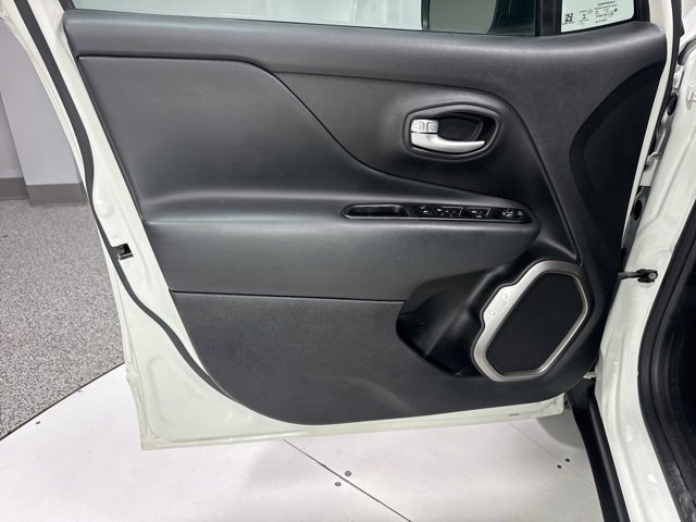 Used 2023 Jeep Renegade Latitude image 7