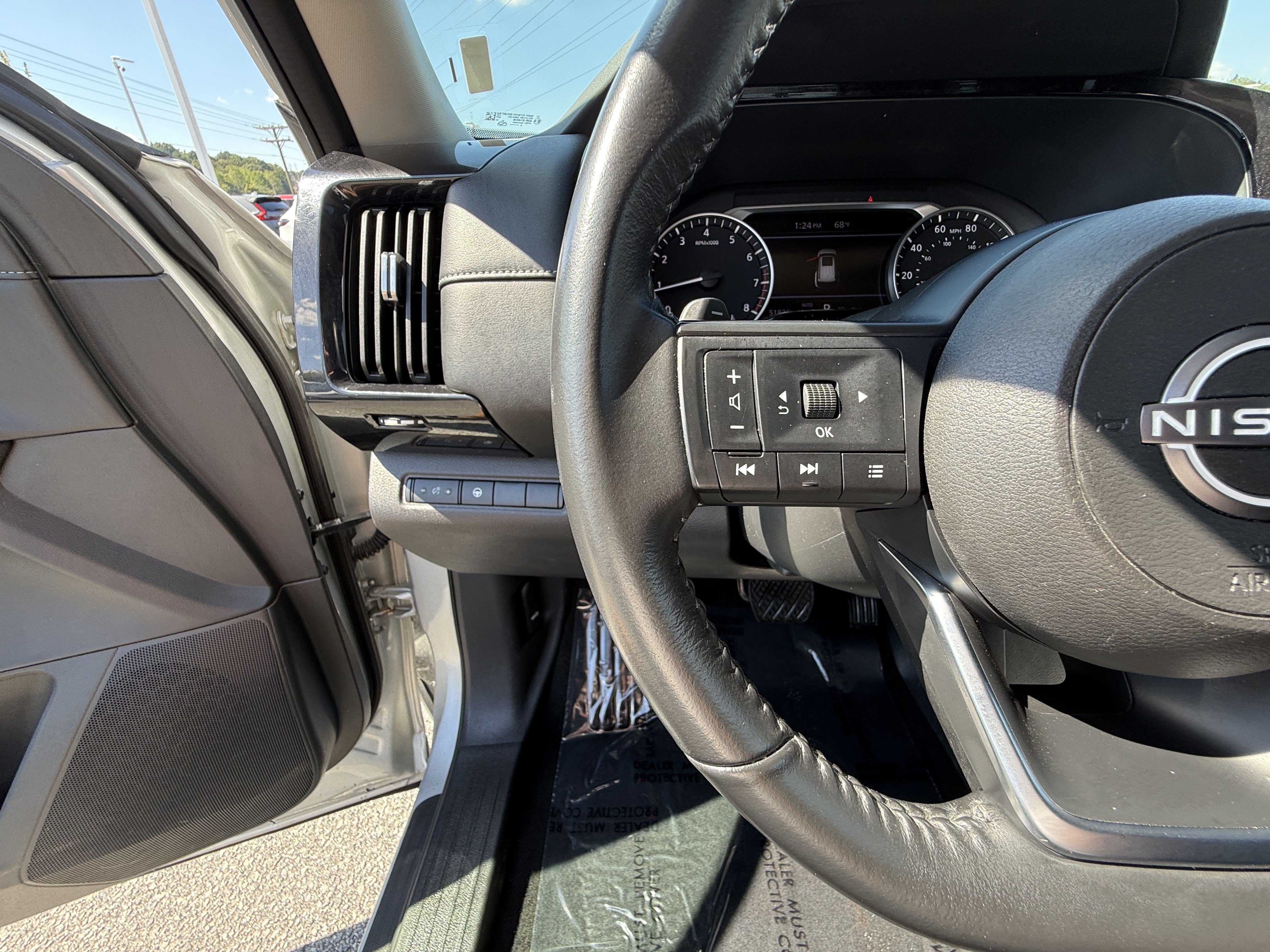 Used 2024 Nissan Pathfinder SV AWD/4WD image 19