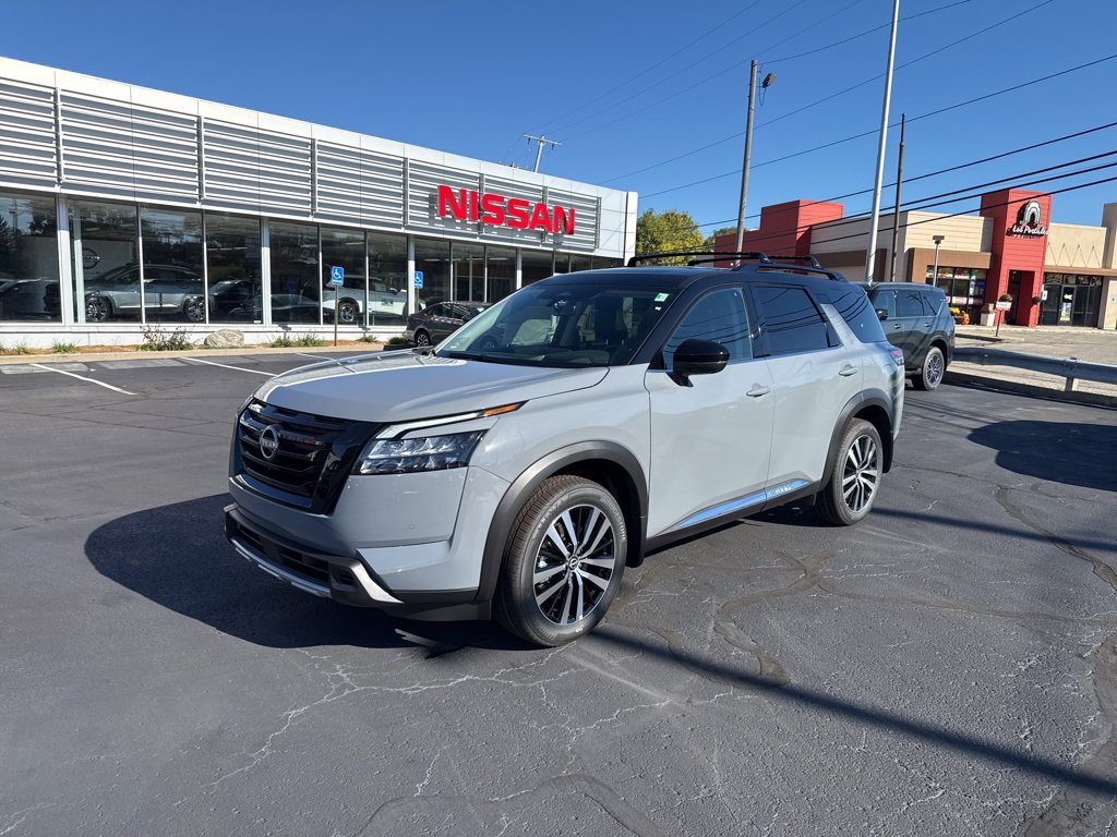 New 2025 Nissan Pathfinder Platinum w/ Black Appearance Package video 1
