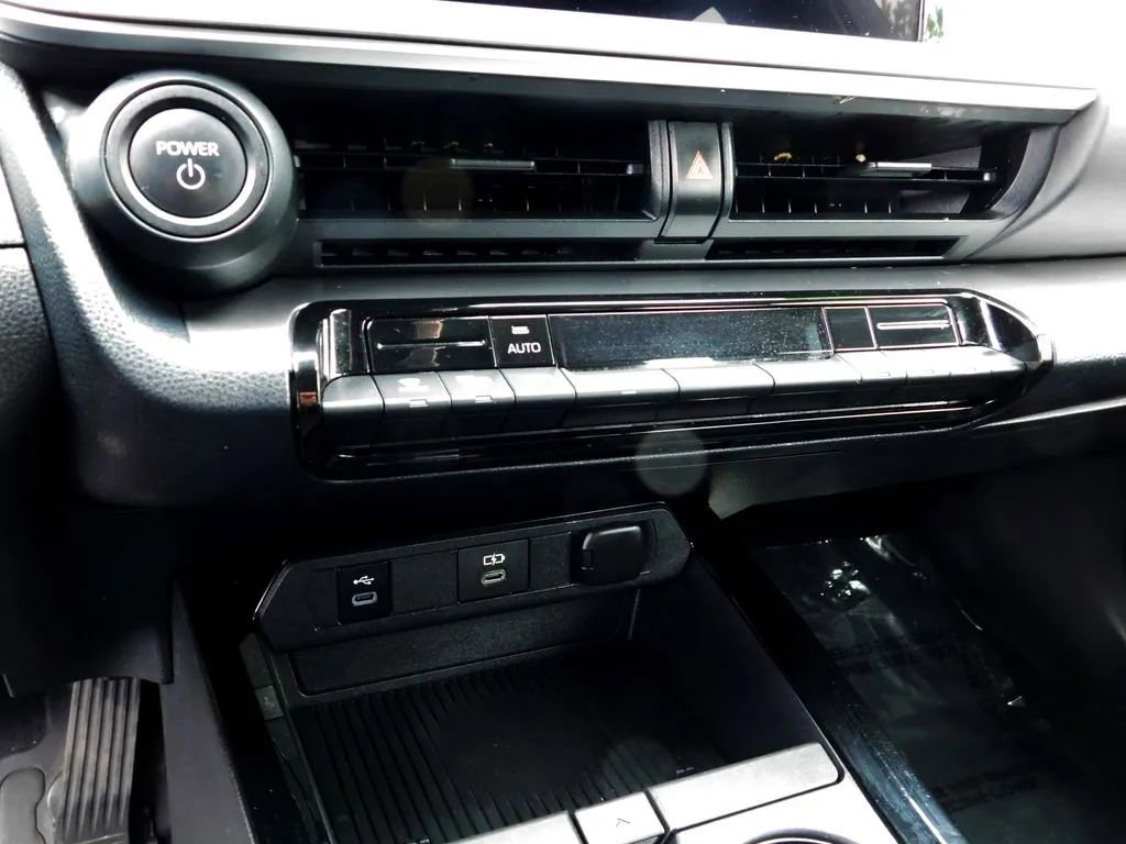 Used 2023 Toyota Prius LE image 13