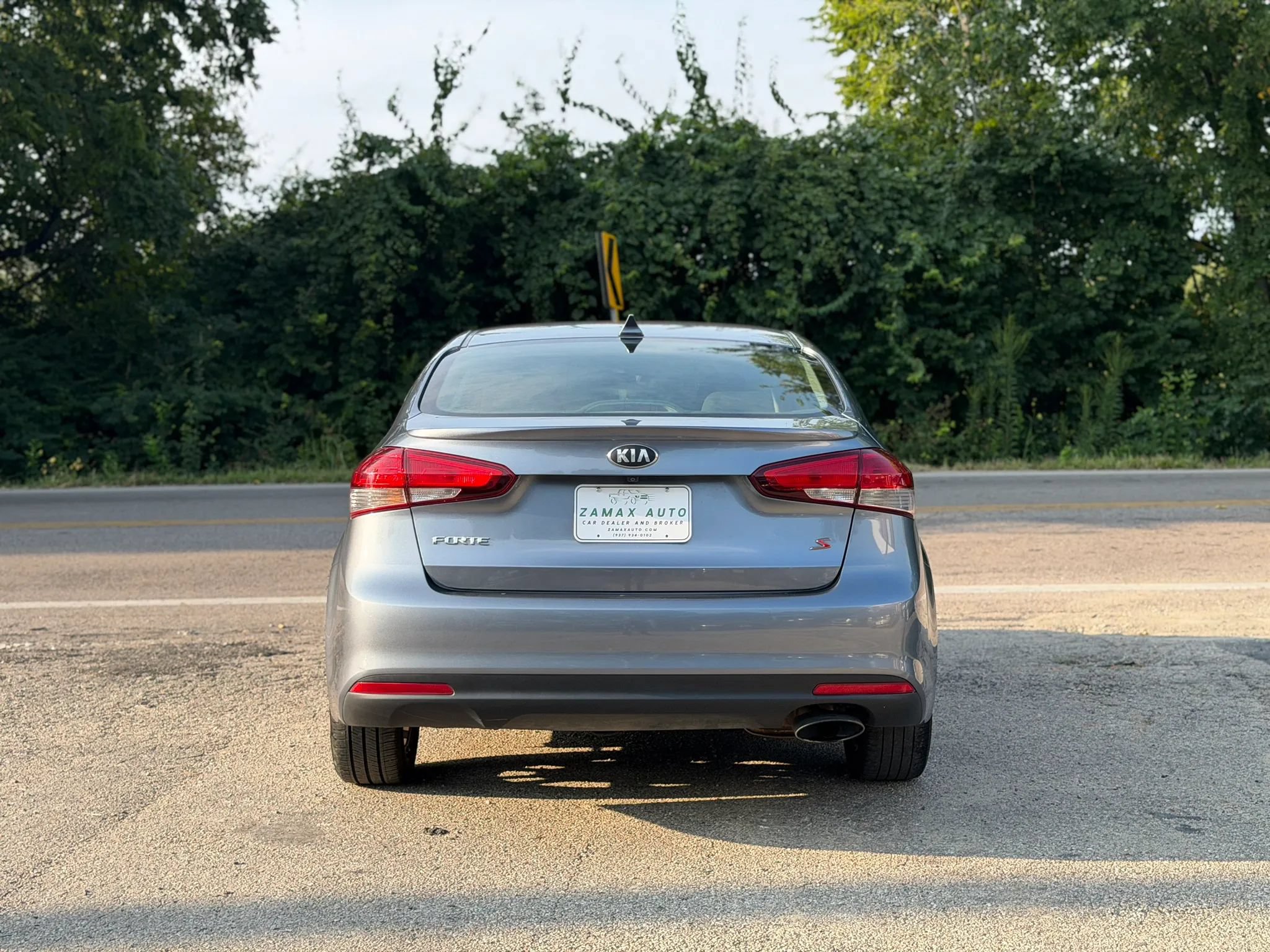 Used 2017 Kia Forte S FWD image 3