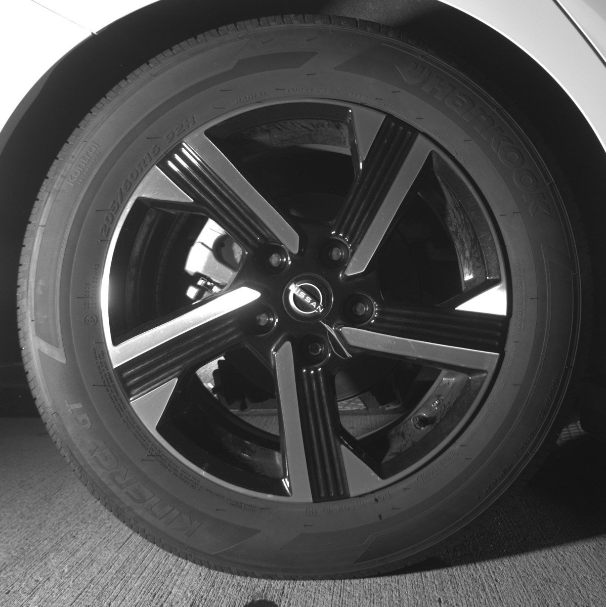 Used 2025 Nissan Sentra SV FWD image 15