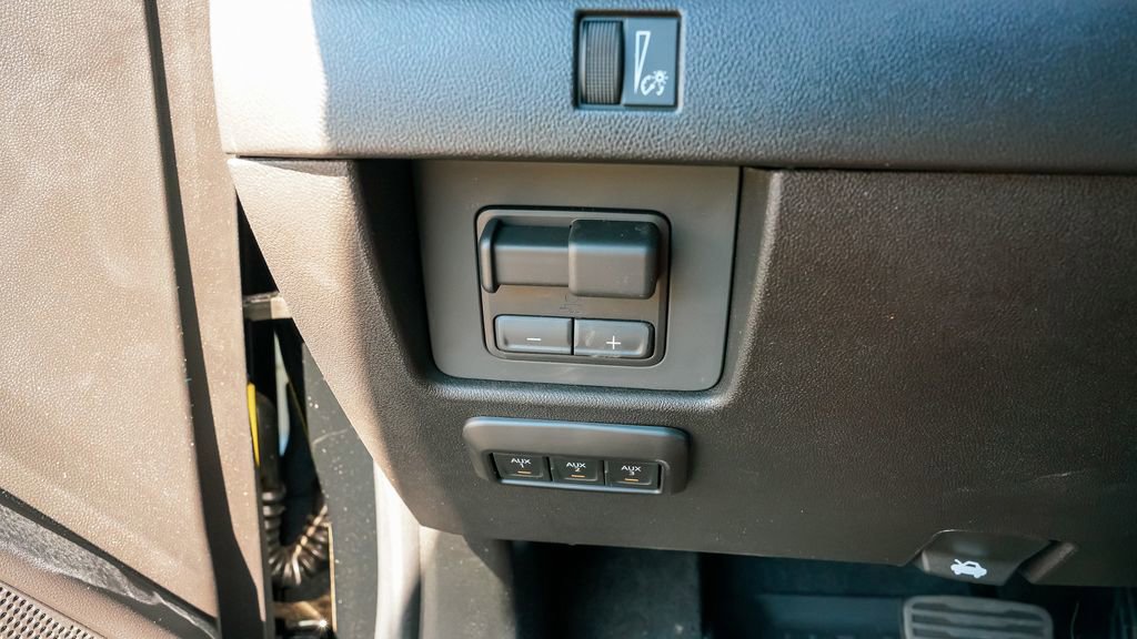 Used 2024 GMC Canyon AT4X w/ AT4X AEV Edition image 27