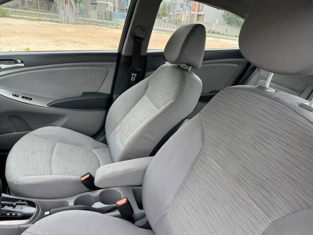 Used 2017 Hyundai Accent SE image 28