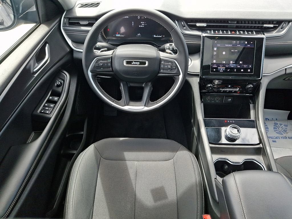Used 2024 Jeep Grand Cherokee Laredo X AWD/4WD image 13