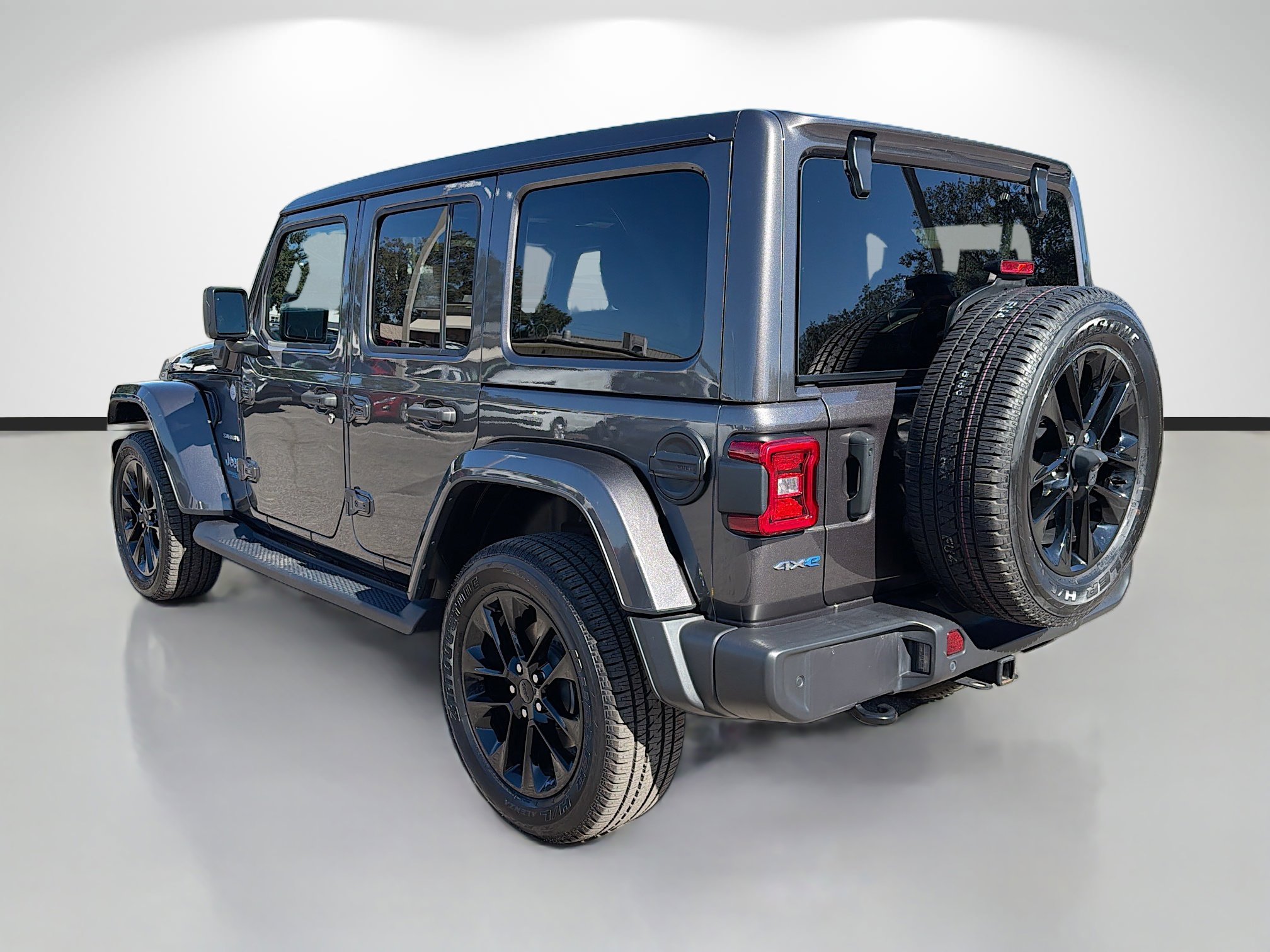 Used 2021 Jeep Wrangler Unlimited Sahara w/ Cold Weather Group image 3