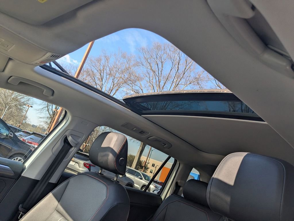 Used 2024 Volkswagen Tiguan Wolfsburg Edition image 21