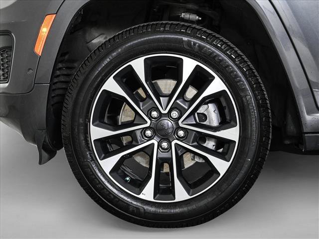 Used 2021 Jeep Grand Cherokee L Overland w/ Luxury Tech Group IV AWD/4WD image 25