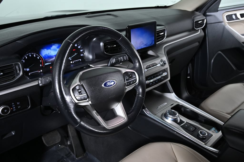 Used 2023 Ford Explorer XLT w/ Equipment Group 202A AWD/4WD image 12