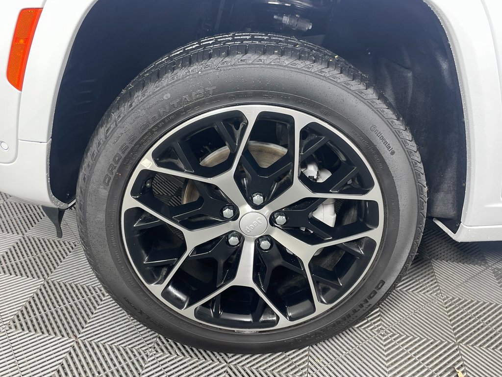 Used 2025 Jeep Grand Cherokee Summit image 12