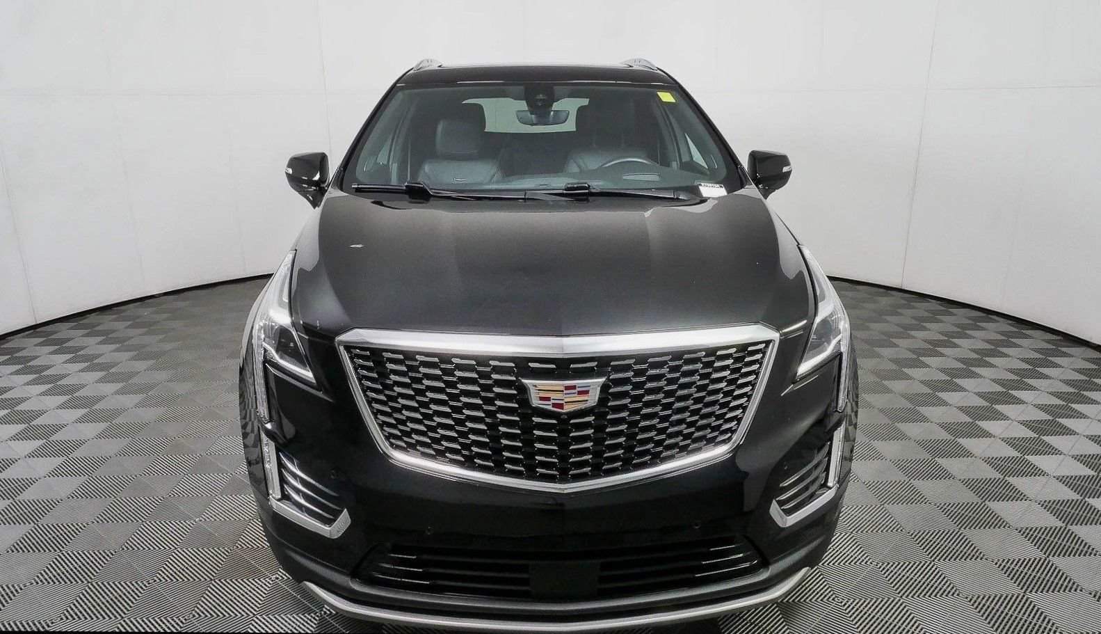 Used 2023 Cadillac XT5 Premium Luxury AWD/4WD image 2