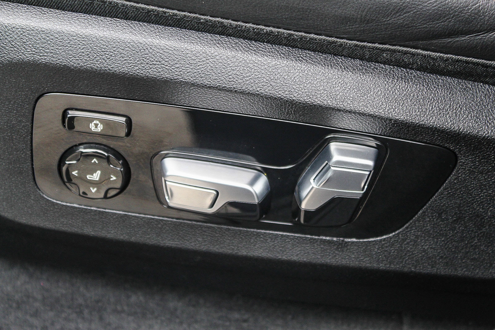 Used 2022 BMW X6 xDrive40i w/ M Sport Package image 21