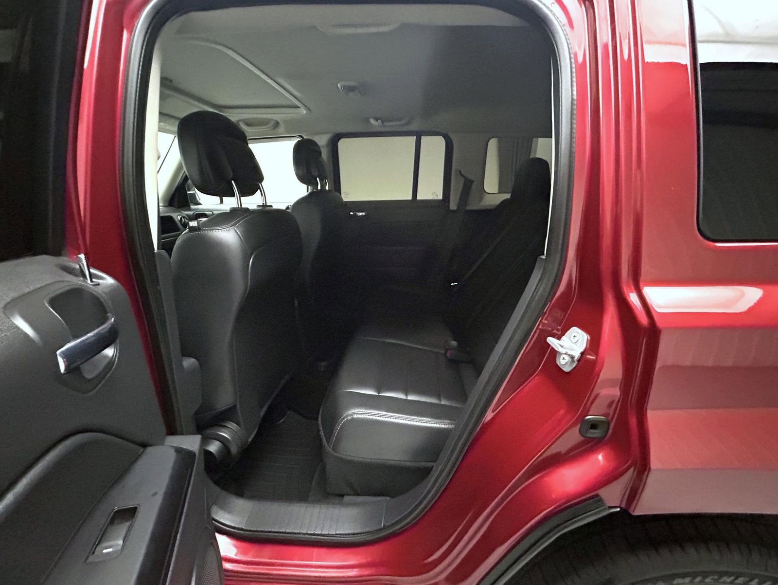 Used 2015 Jeep Patriot High Altitude AWD/4WD image 19