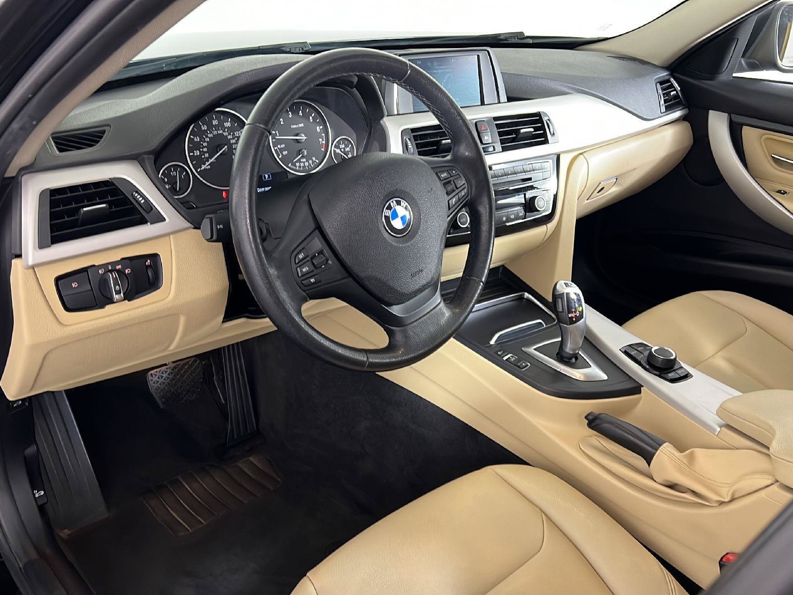 Used 2018 BMW 320i xDrive Sedan AWD/4WD image 2