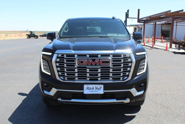 Used 2025 GMC Yukon Denali w/ Denali Reserve Package image 11