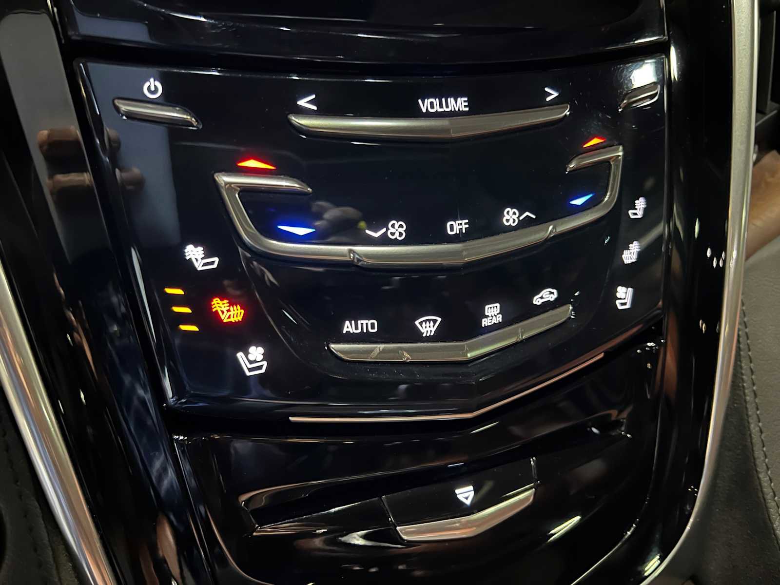 Used 2019 Cadillac Escalade Premium Luxury image 32