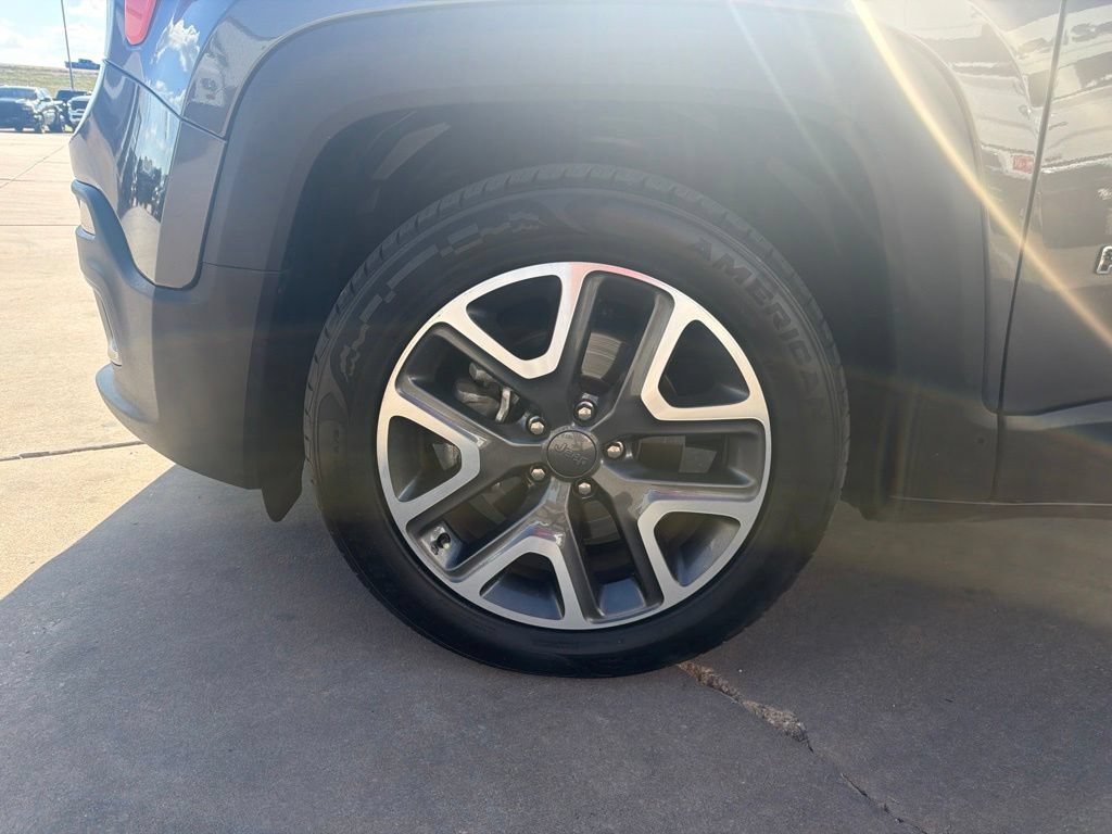 Used 2018 Jeep Renegade Latitude FWD image 9