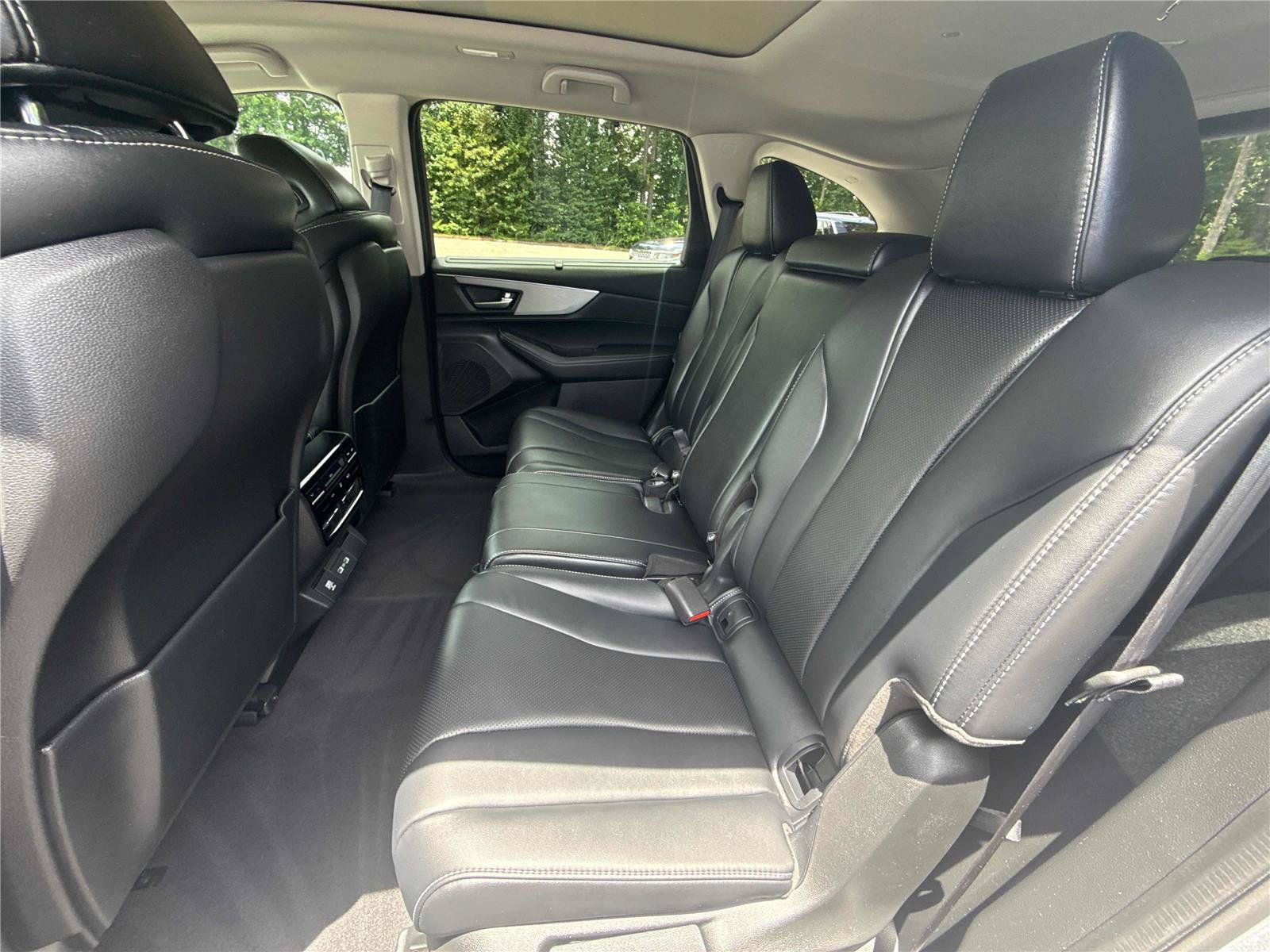Used 2023 Acura MDX w/ Technology Package FWD image 12