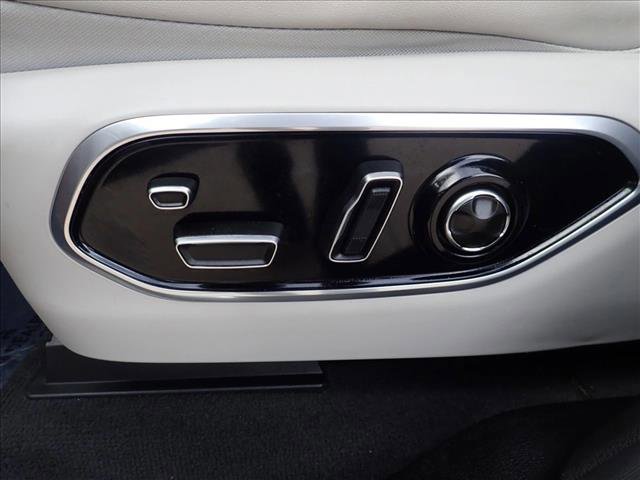 Used 2022 Jeep Grand Cherokee Overland w/ Advanced Protech Group III AWD/4WD image 13