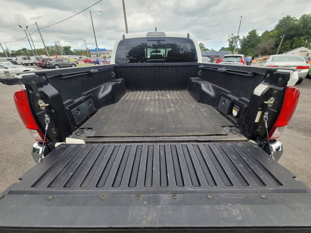 Used 2017 Toyota Tacoma TRD Off-Road image 20