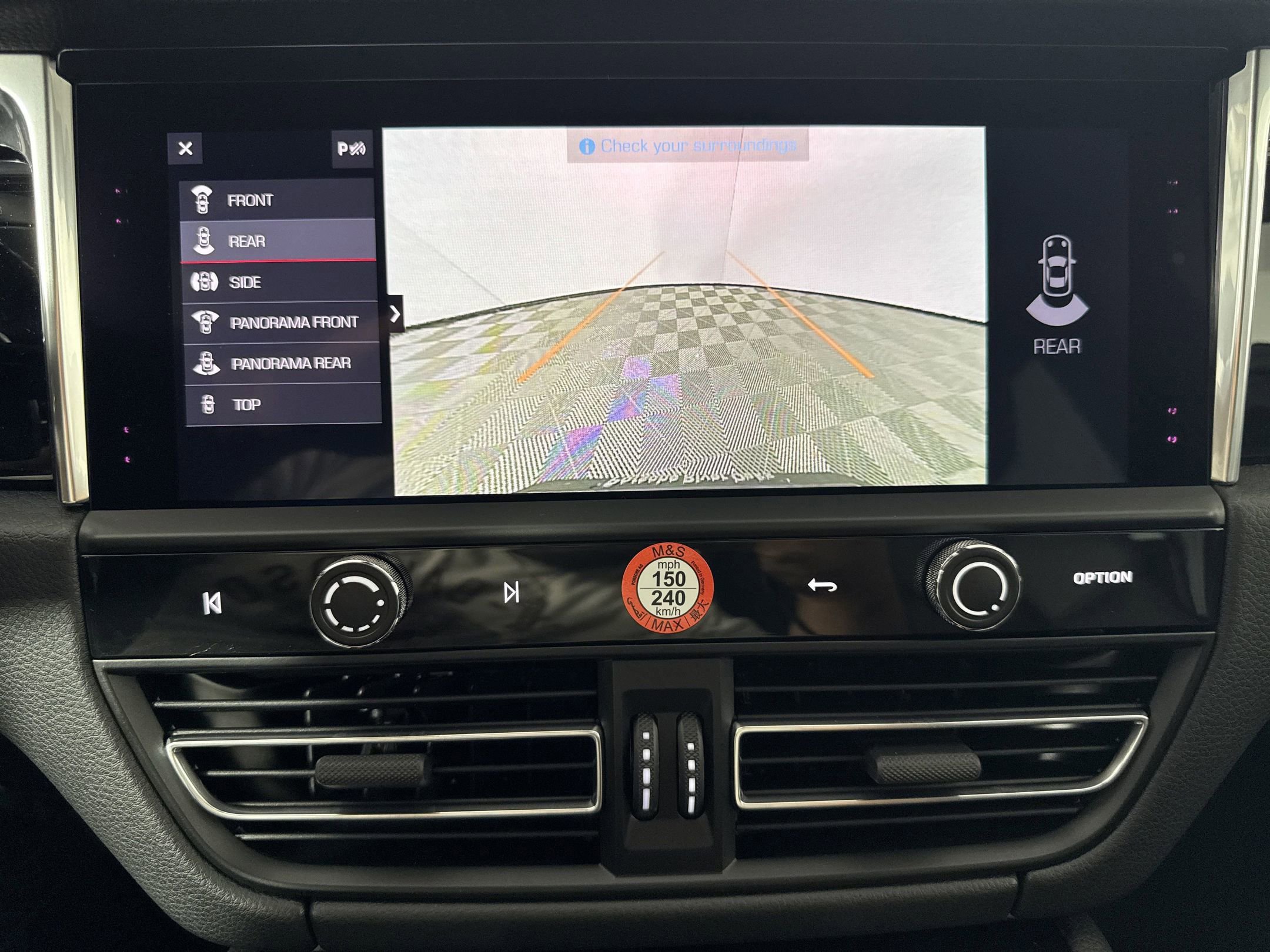 Certified 2025 Porsche Macan AWD/4WD image 26