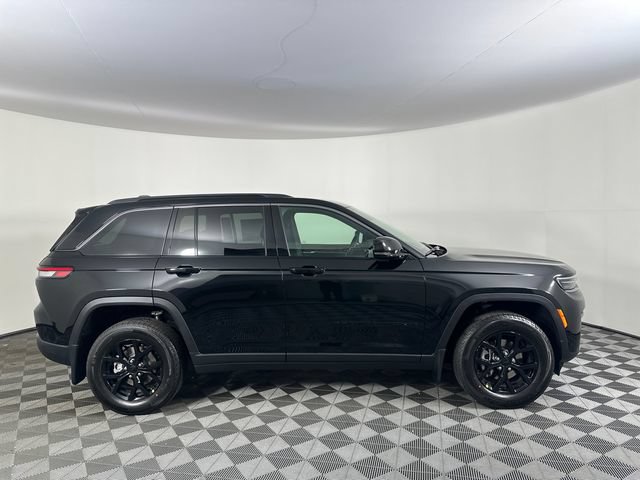 New 2026 Jeep Grand Cherokee Altitude AWD/4WD image 4