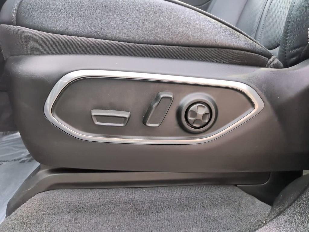 Certified 2025 Jeep Wagoneer Series II w/ Premium Group I AWD/4WD image 23