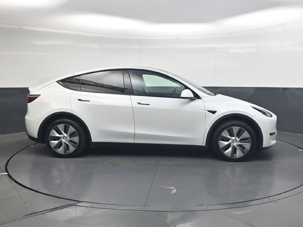 Used 2022 Tesla Model Y Long Range AWD/4WD image 3