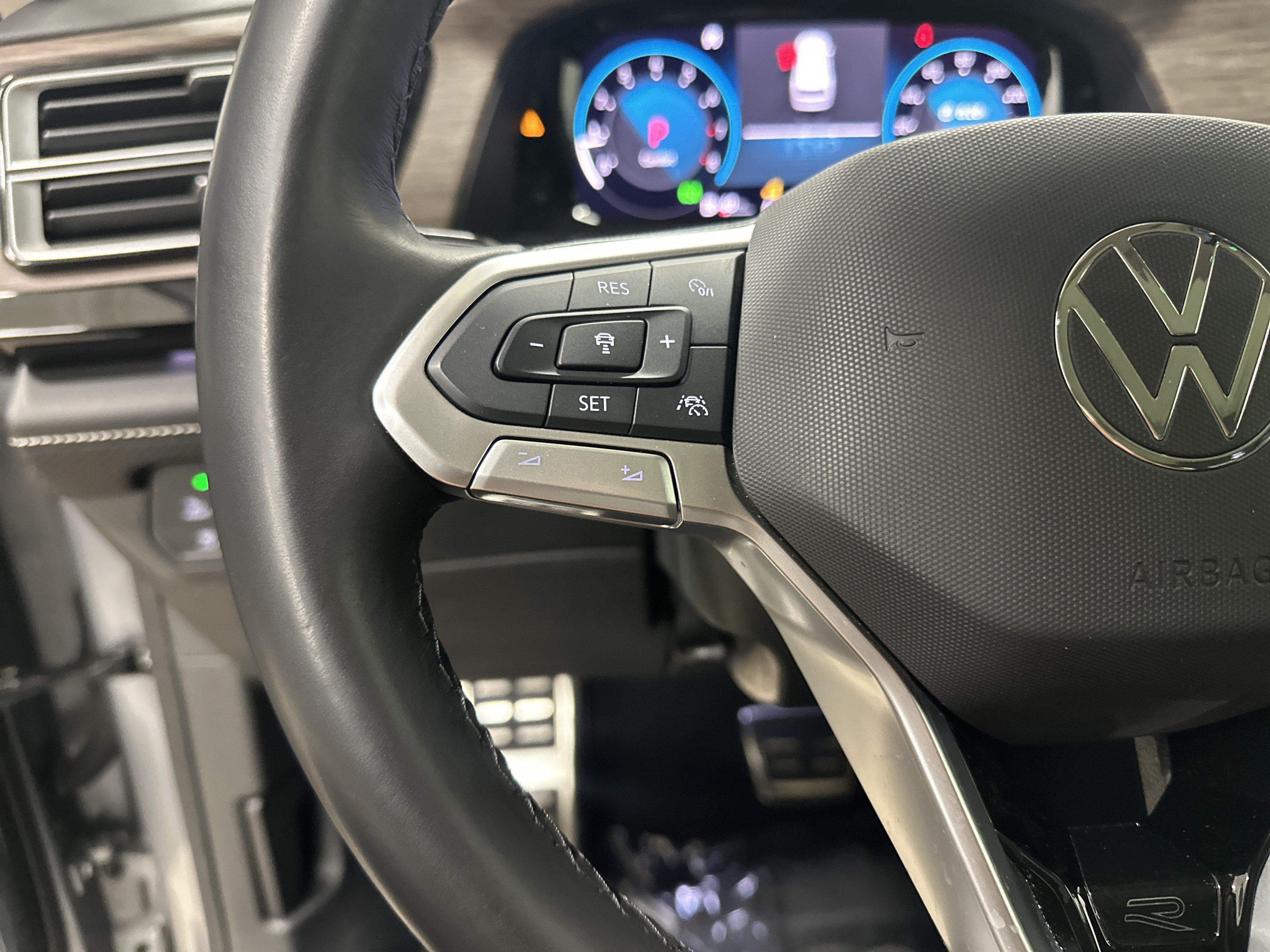 Used 2024 Volkswagen Atlas SEL Premium R-Line AWD/4WD image 19