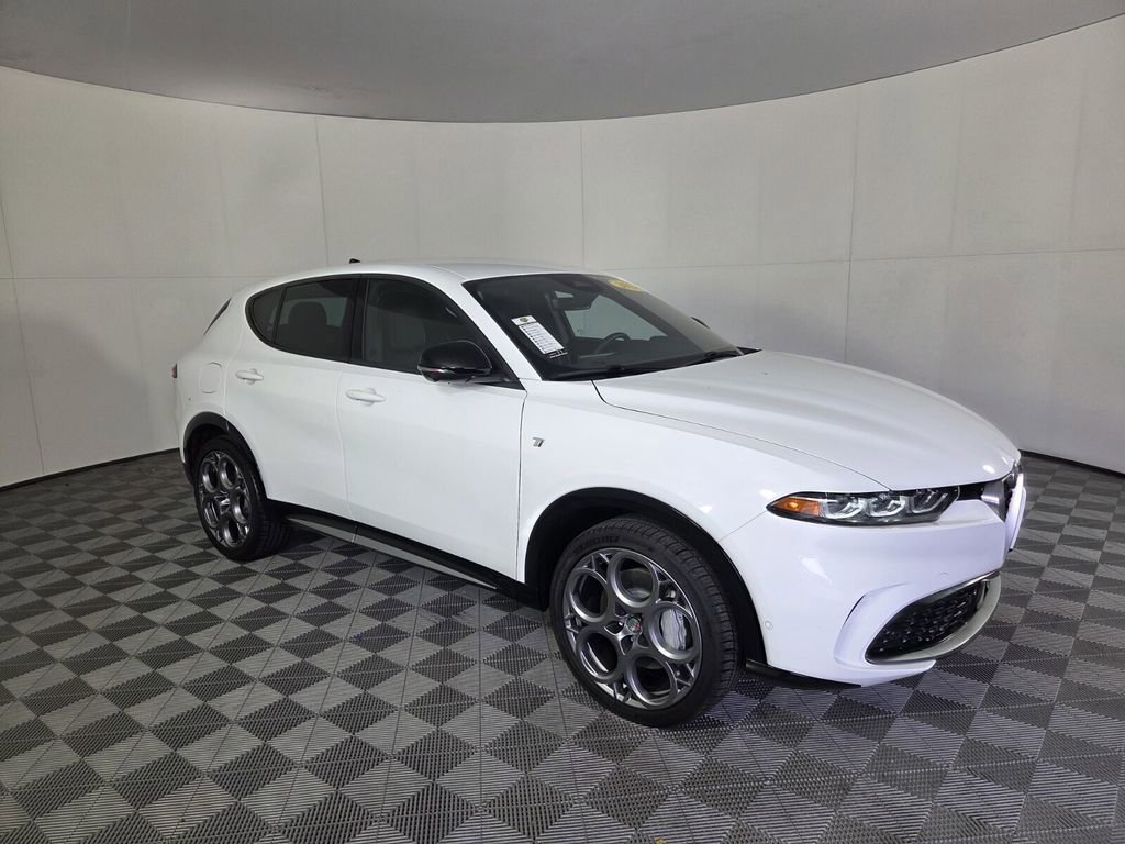 Used 2024 Alfa Romeo Tonale Ti w/ Active Assist Package image 2