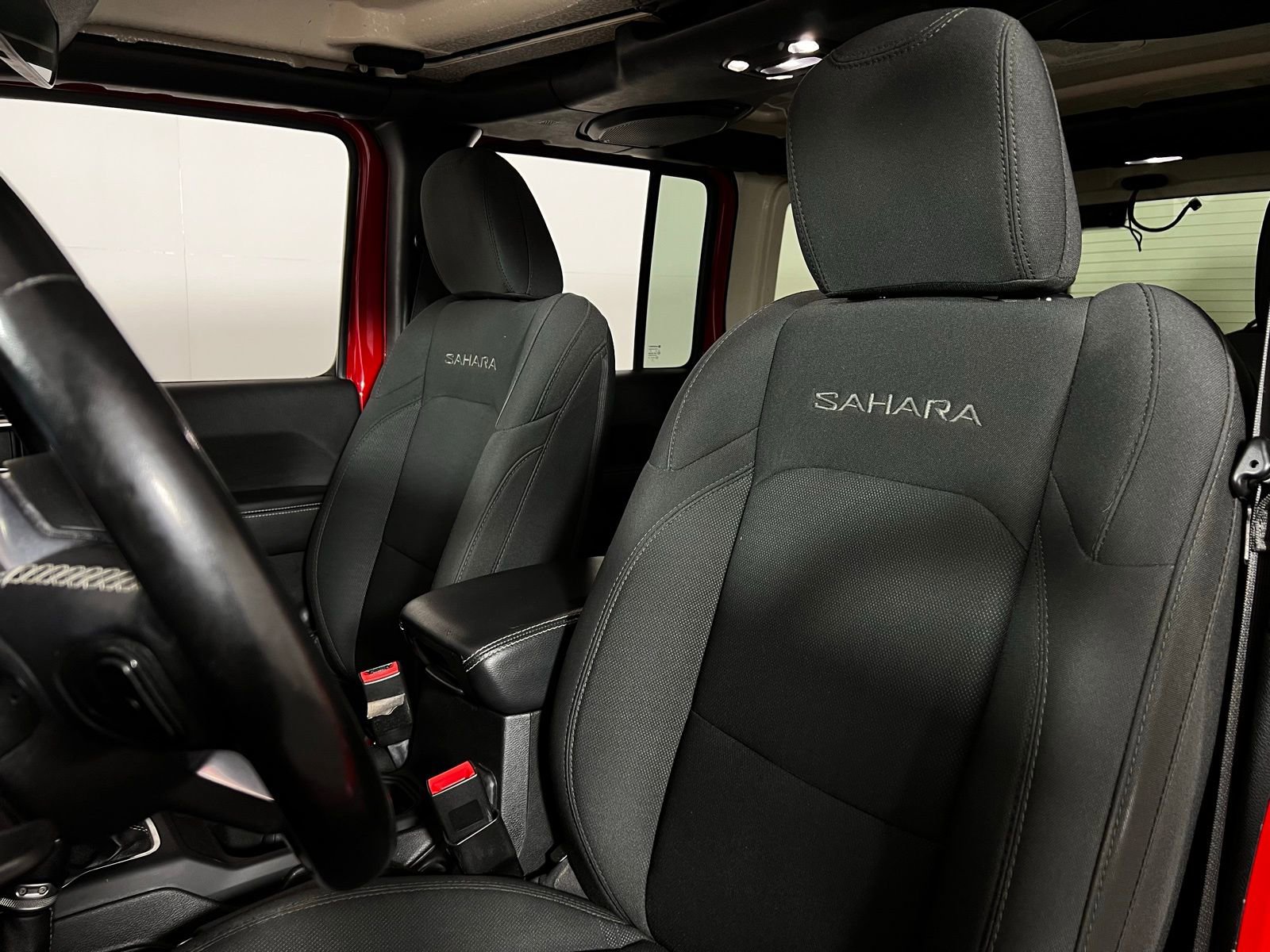 Used 2020 Jeep Wrangler Unlimited Sahara image 13