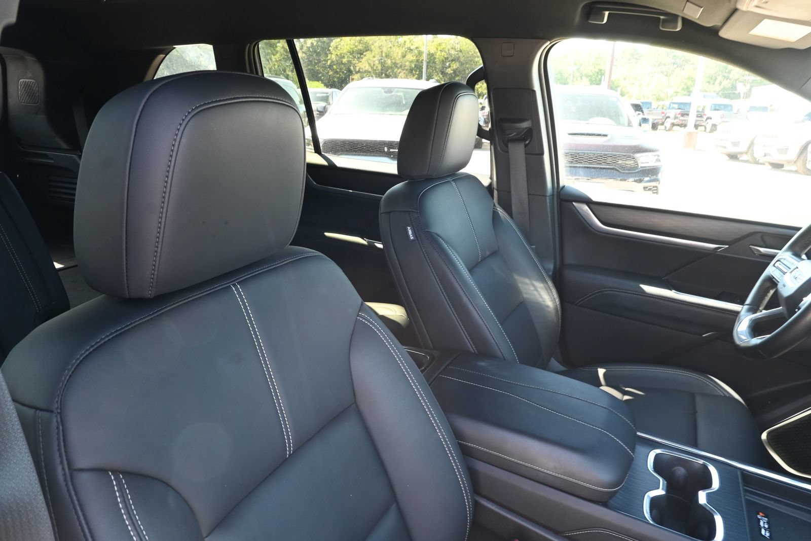 Used 2026 GMC Acadia Elevation w/ Elevation Premium Package FWD image 33