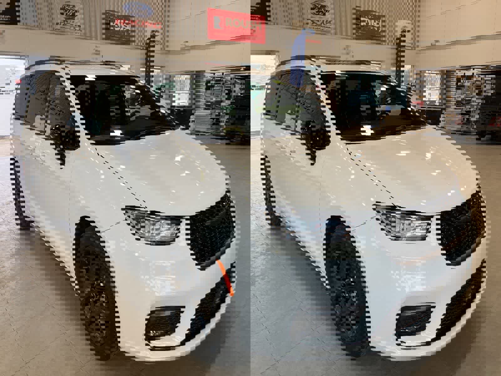 Used 2025 Chrysler Pacifica Limited image 3