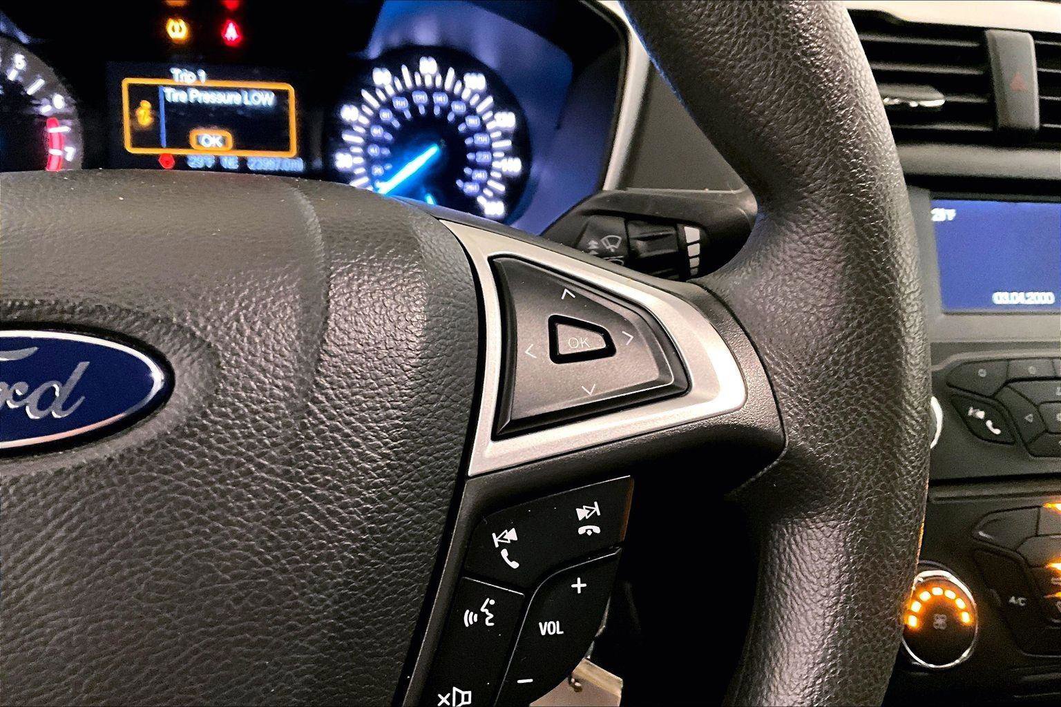 Used 2015 Ford Fusion SE image 19