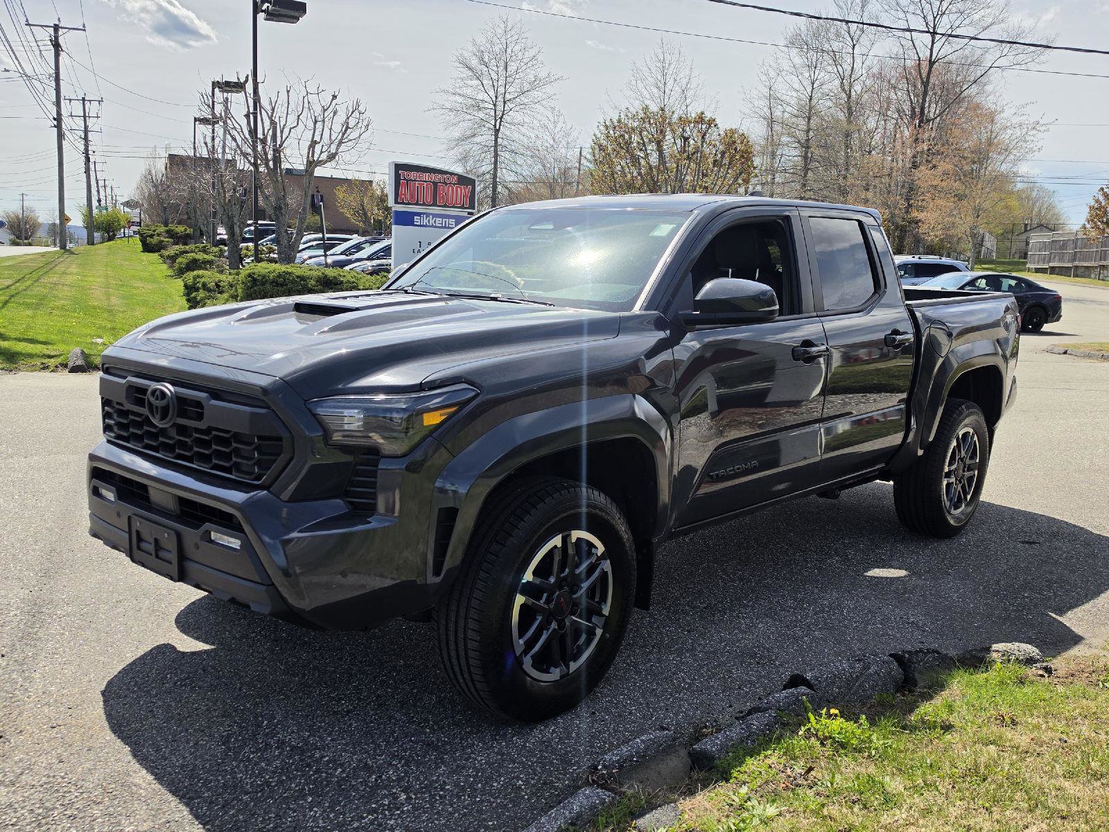 Used 2024 Toyota Tacoma TRD Sport w/ TRD Sport Upgrade Package AWD/4WD image 8