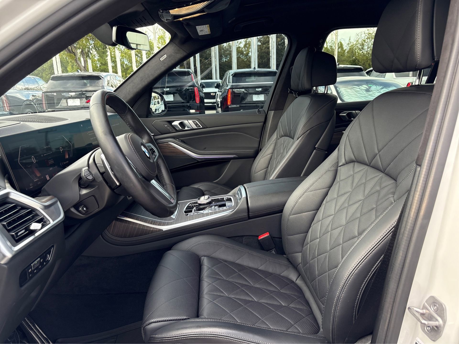 Used 2023 BMW X7 xDrive40i w/ M Sport Package image 9