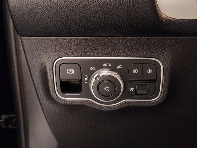 Used 2025 Mercedes-Benz GLB 250 GLB 250 image 21