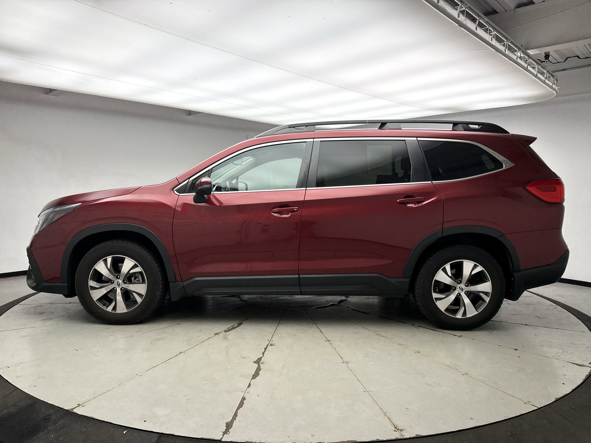 Used 2023 Subaru Ascent Premium w/ Convenience Package AWD/4WD image 2