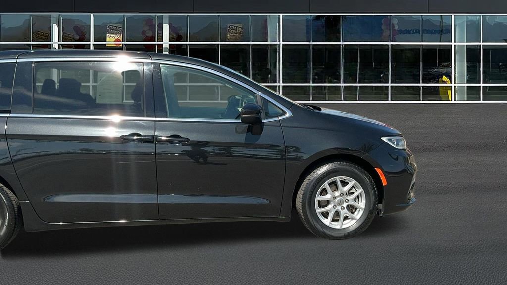 Used 2023 Nissan Frontier SV w/ Tow Package image 28