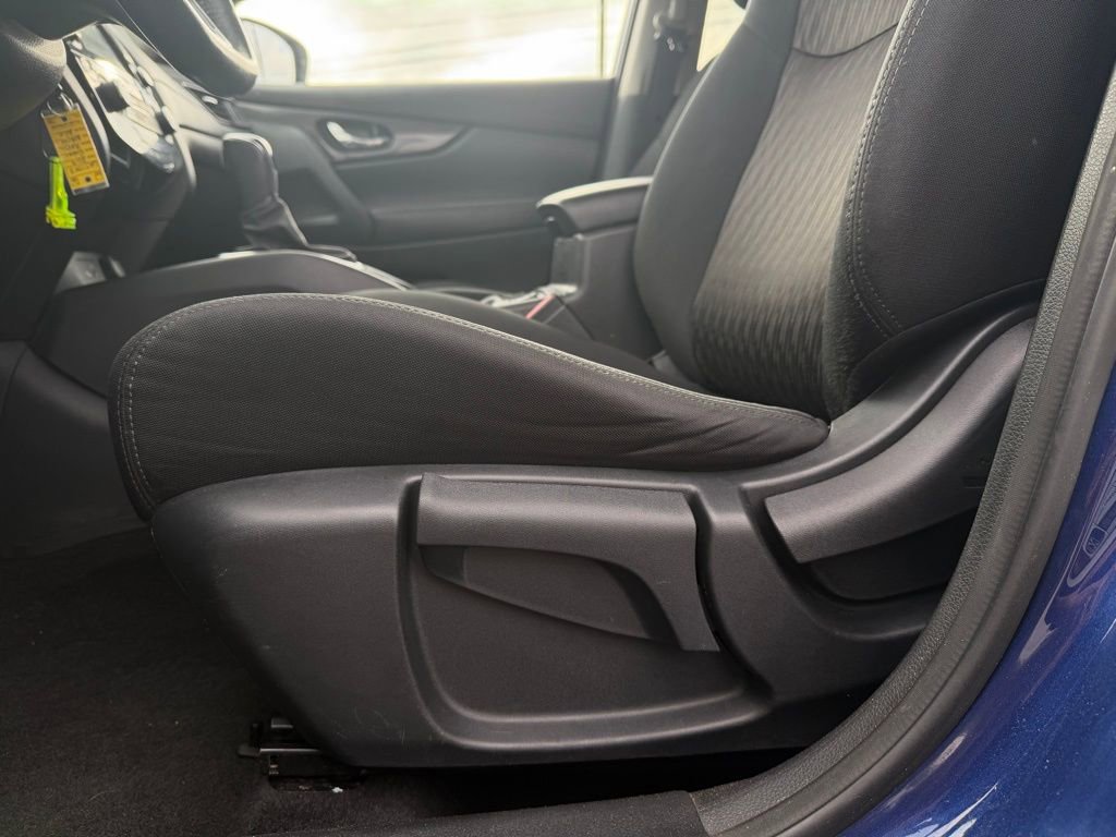 Used 2019 Nissan Rogue S w/ Special Edition Package FWD image 12