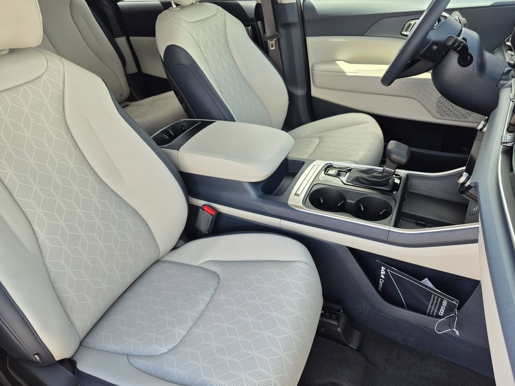 New 2026 Kia Carnival EX FWD image 15