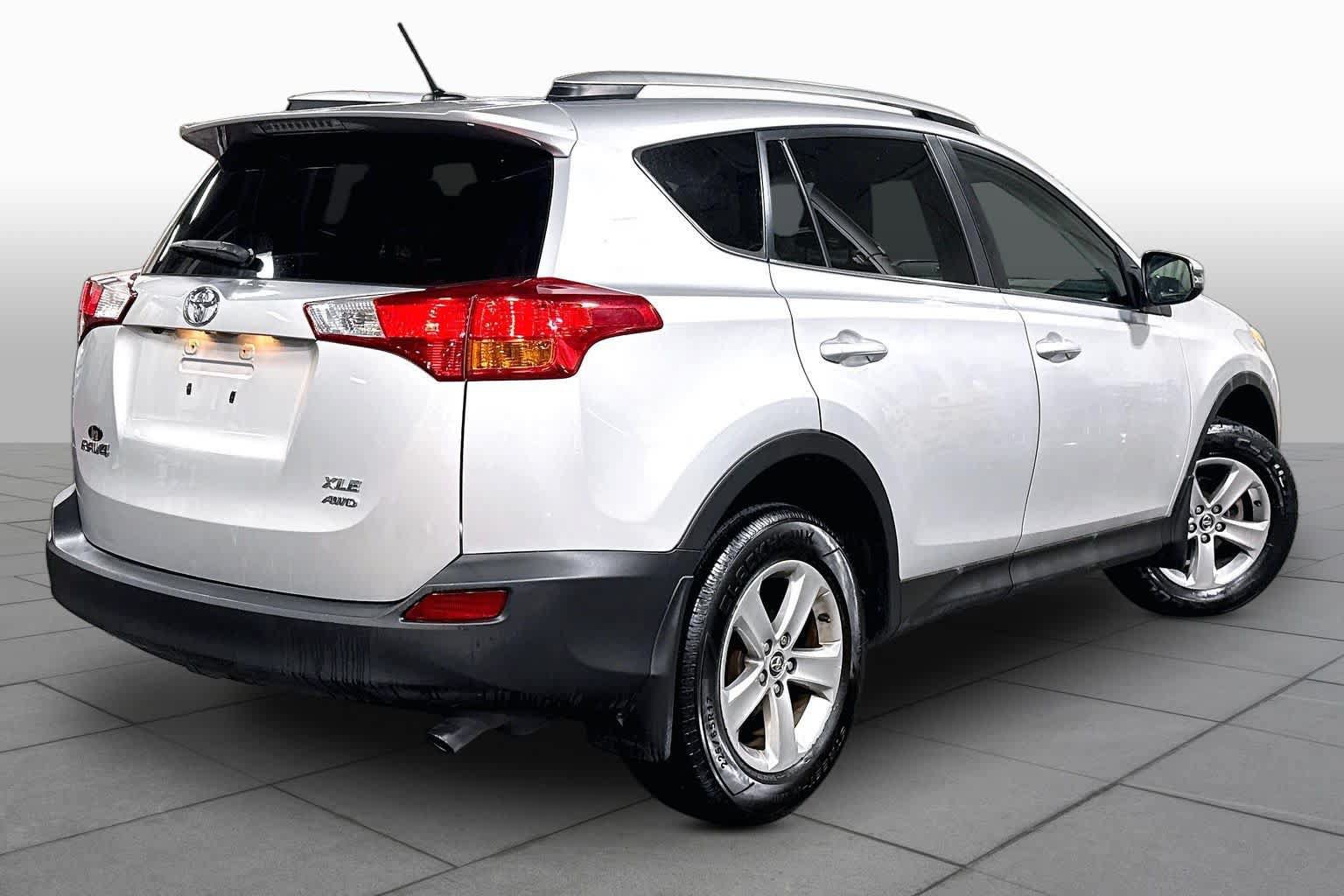 Used 2015 Toyota RAV4 XLE AWD/4WD image 13