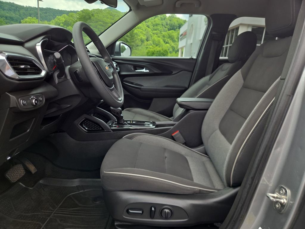 Used 2023 Chevrolet TrailBlazer LT AWD/4WD image 13