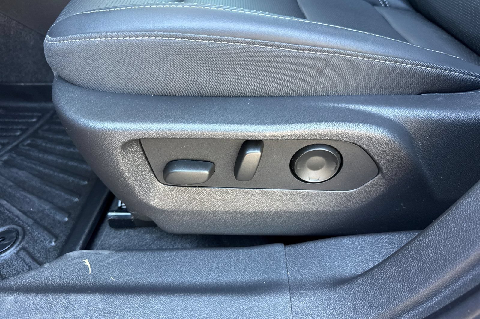 Certified 2024 Buick Envision Preferred AWD/4WD image 12