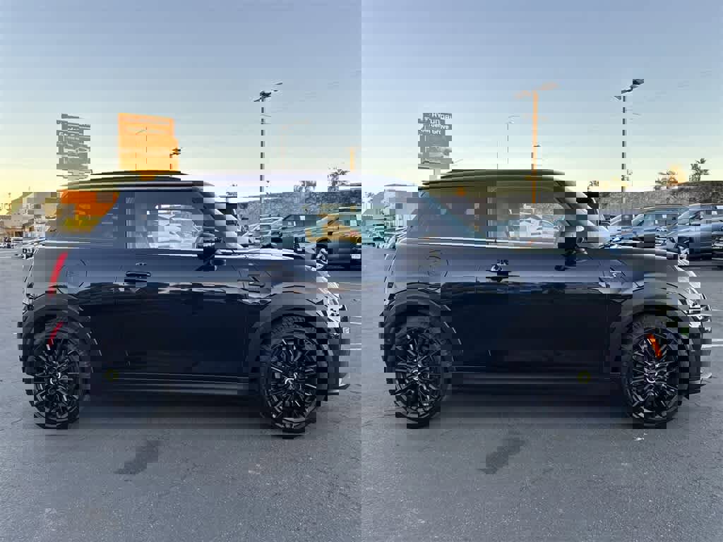 Used 2023 MINI Cooper SE image 3